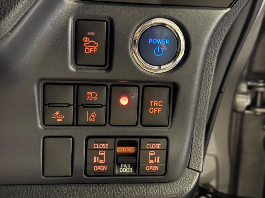 Voxy 1.8 Hybrid ZS 煌II - Image 8